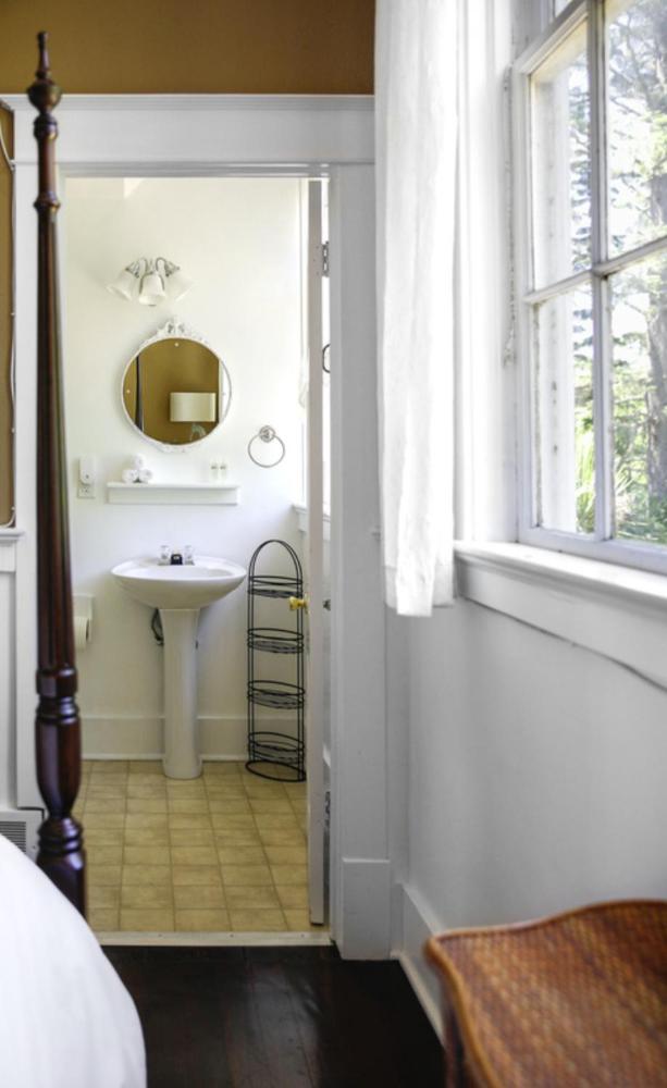 Queen Room interior